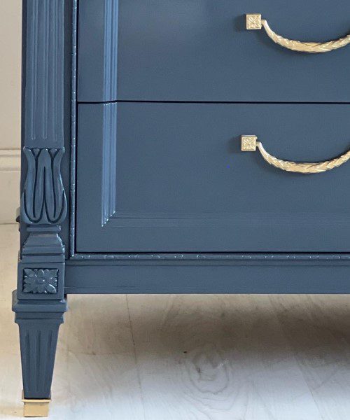 Non-fussy legs details for furniture