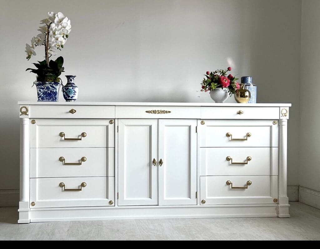 White colors for vintage furniture 