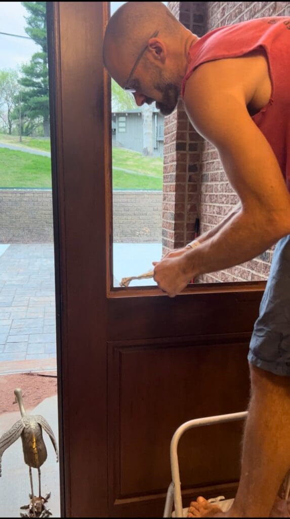 Securing the glass with silicone